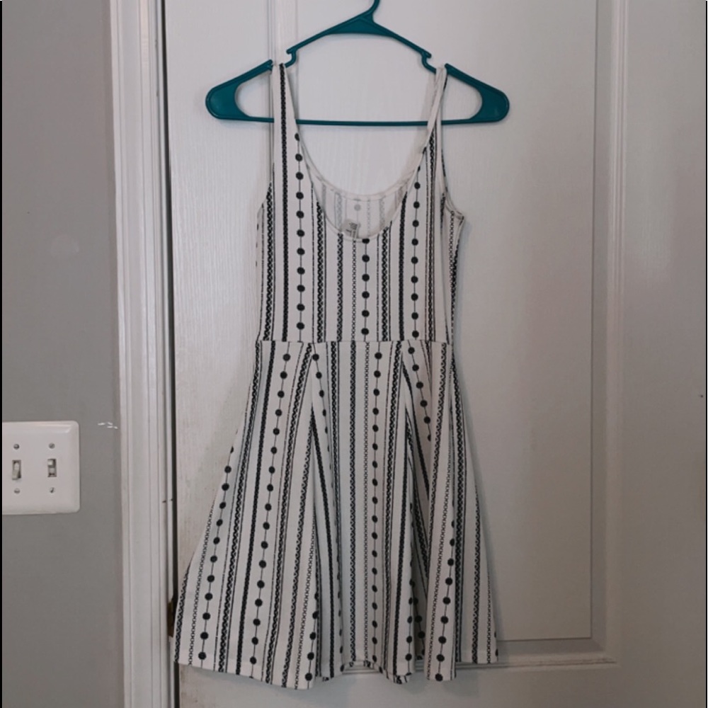 black and white H&M dress